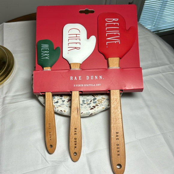 Rae Dunn Christmas spatula set - Picture 1 of 3